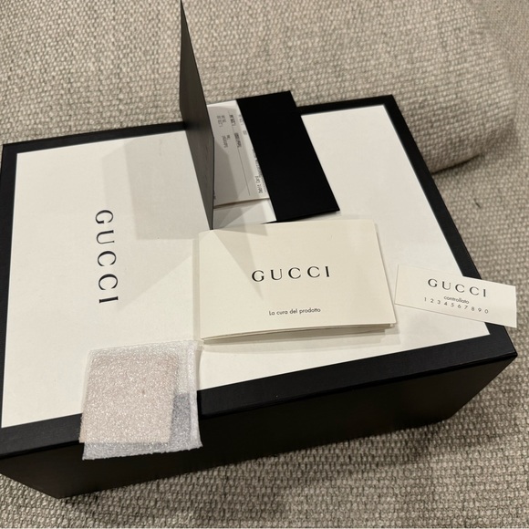 Authentic Gucci Marmont mini bag in white - Picture 2 of 16